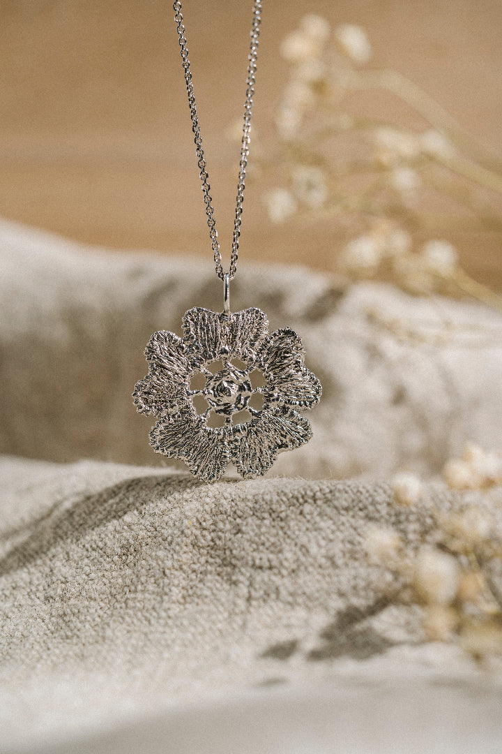 Collier Fadentanz-Blume